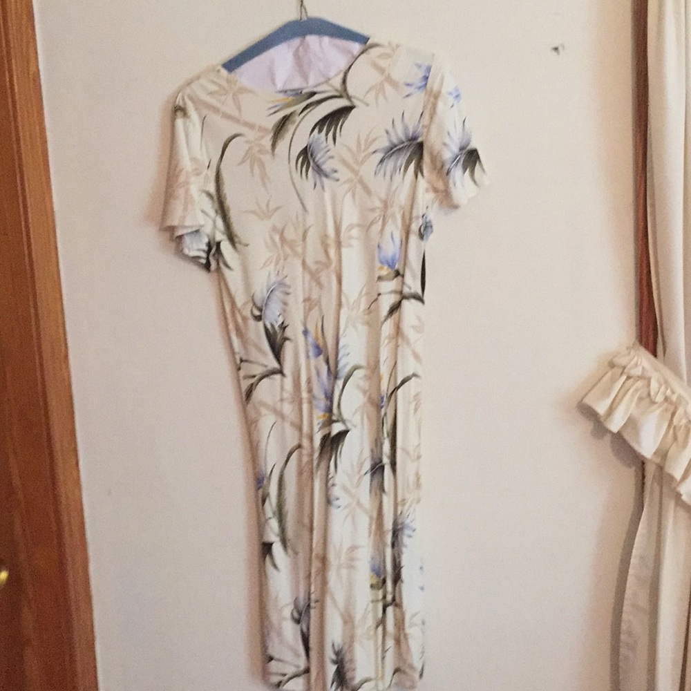 Dress - Picture 2 of 5